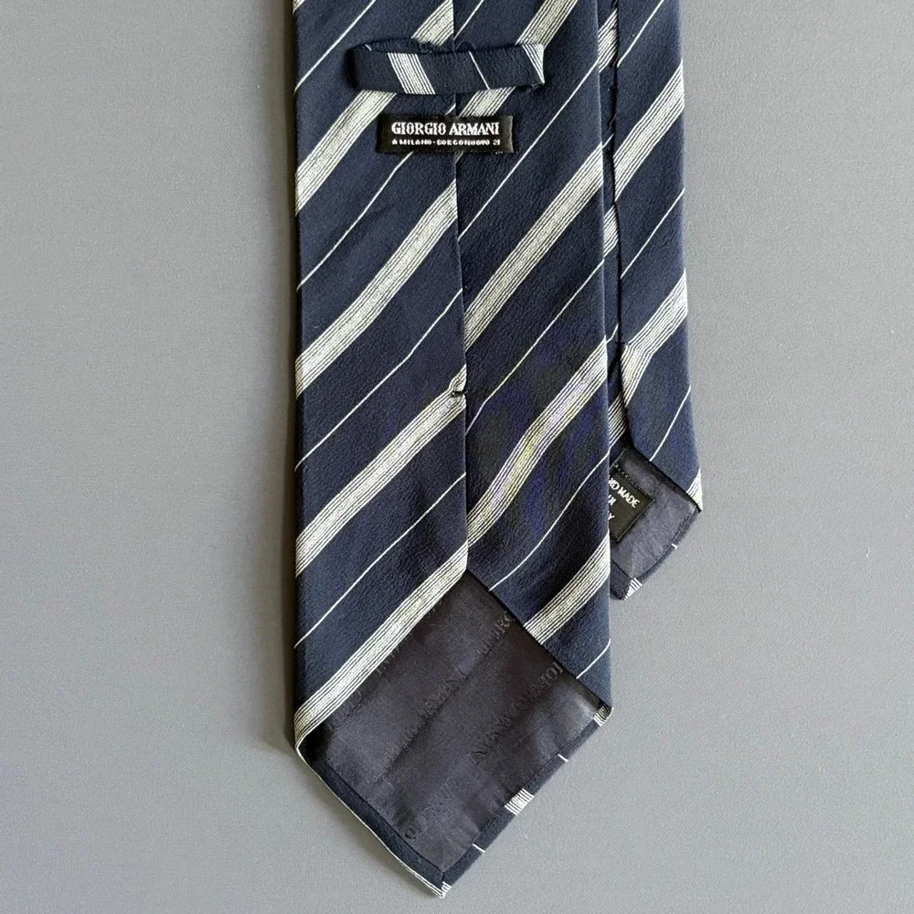 Giorgio Armani Mens Silk Necktie Navy Blue Silver Stripe Made Italy